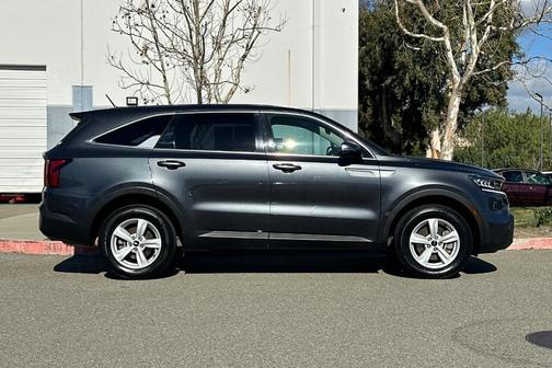 2022 Kia Sorento LX