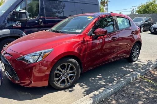 2020 Toyota Yaris Sedan LE