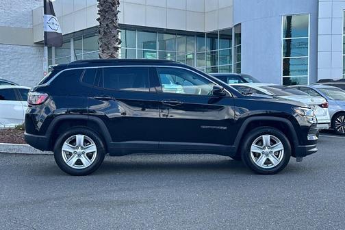 Diamond Black 2022 Jeep Compass Latitude