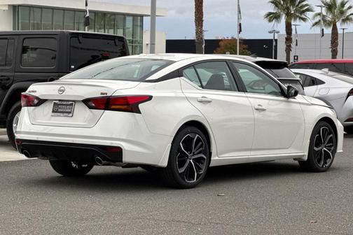2025 Nissan Altima SR