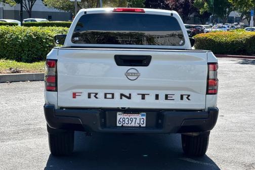 2022 Nissan Frontier S