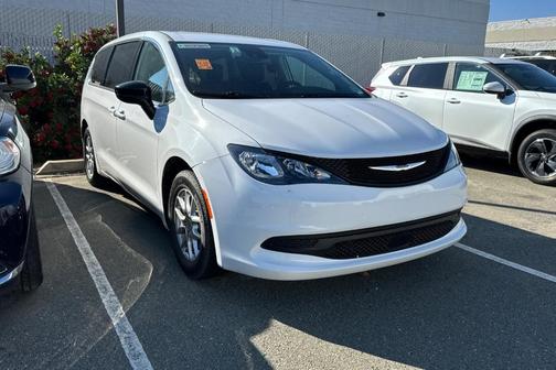 2024 Chrysler Voyager LX