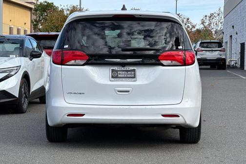 2024 Chrysler Voyager LX