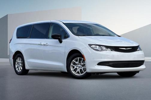 2024 Chrysler Voyager LX