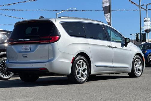 Silver Mist Clearcoat 2023 Chrysler Pacifica Limited
