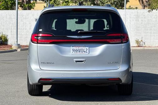 Silver Mist Clearcoat 2023 Chrysler Pacifica Limited