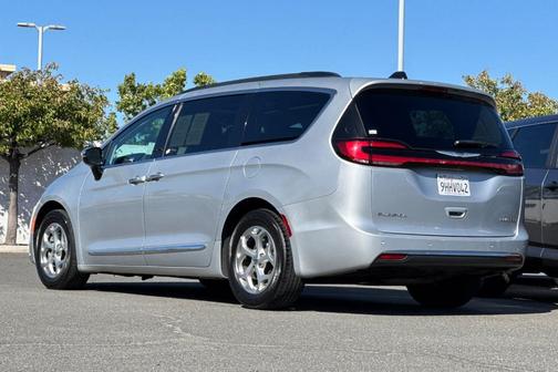 Silver Mist Clearcoat 2023 Chrysler Pacifica Limited