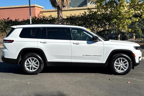2023 Jeep Grand Cherokee L Laredo