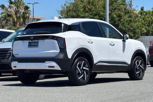 Fresh Powder 2025 Nissan Kicks SV