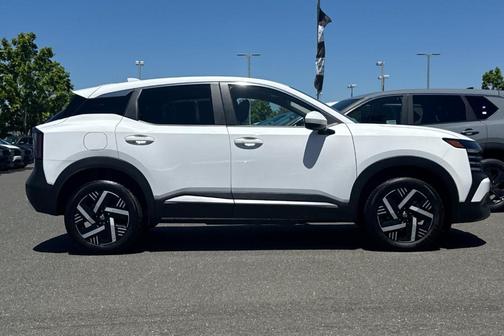 Fresh Powder 2025 Nissan Kicks SV