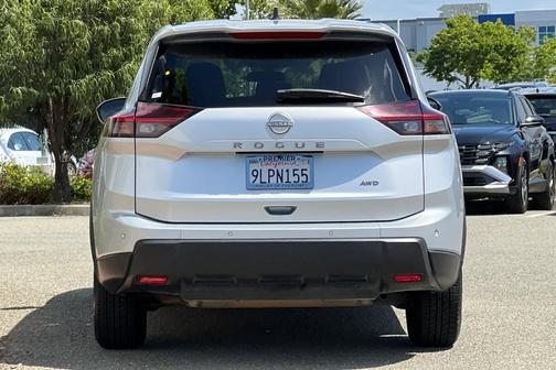 Brilliant Silver Metallic 2024 Nissan Rogue S