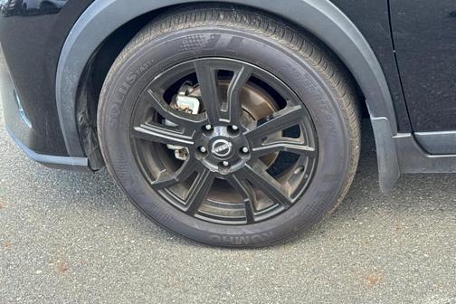 Super Black 2024 Nissan Kicks SR