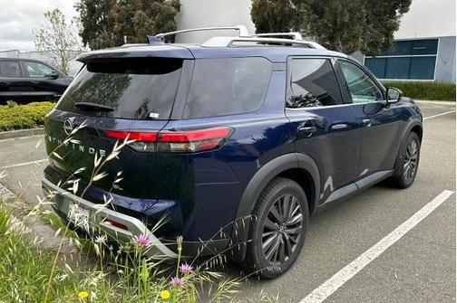 2022 Nissan Pathfinder SL