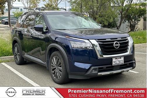 2022 Nissan Pathfinder SL