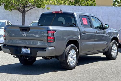 2022 Nissan Frontier SV