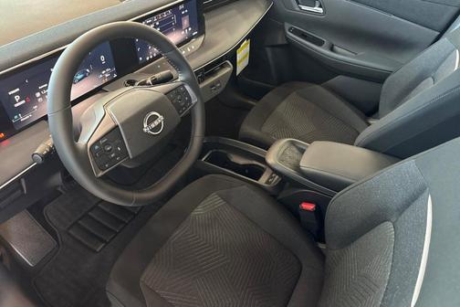 Black Diamond Pearl 2026 Nissan Leaf S+