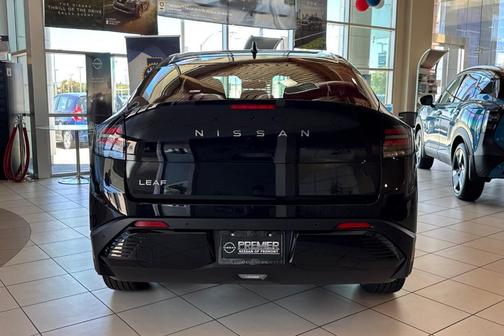 Black Diamond Pearl 2026 Nissan Leaf S+