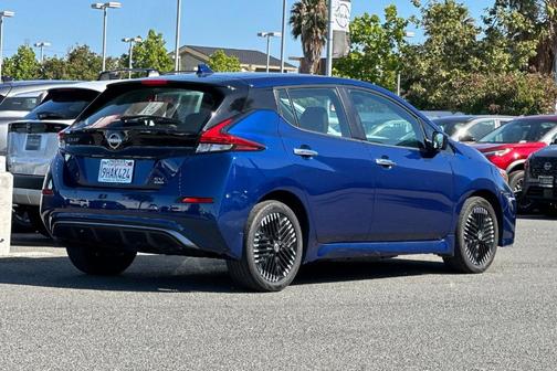 Deep Blue Pearl 2023 Nissan Leaf SV PLUS
