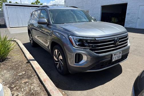 Platinum Gray Metallic 2024 Volkswagen Atlas 2.0T SE w/Technology