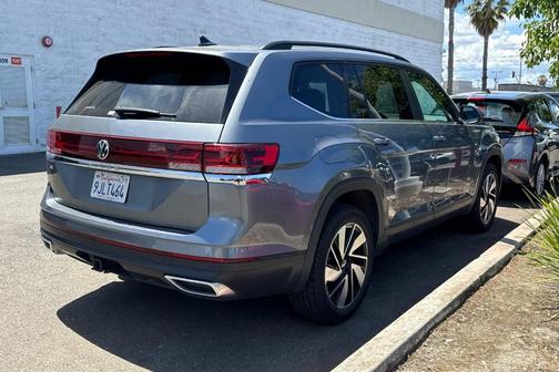 Platinum Gray Metallic 2024 Volkswagen Atlas 2.0T SE w/Technology