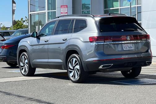 Platinum Gray Metallic 2024 Volkswagen Atlas 2.0T SE w/Technology