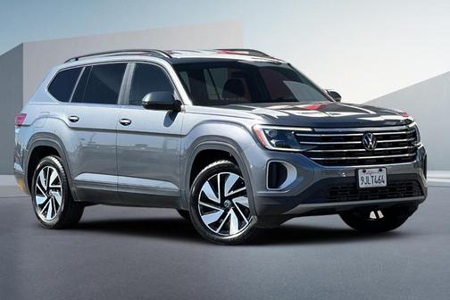 Platinum Gray Metallic 2024 Volkswagen Atlas 2.0T SE w/Technology