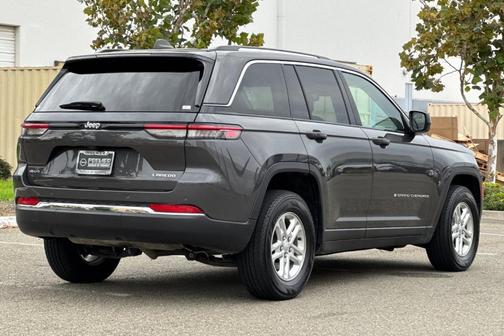 2023 Jeep Grand Cherokee Laredo