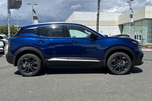 Deep Blue Pearl 2026 Nissan Kicks SR