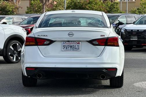 Glacier White 2024 Nissan Altima 2.5 SR