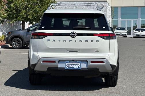 White 2023 Nissan Pathfinder SL