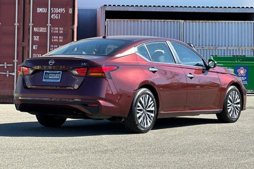 Garnet Pearl Me 2024 Nissan Altima 2.5 SV