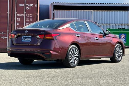 Garnet Pearl Me 2024 Nissan Altima 2.5 SV