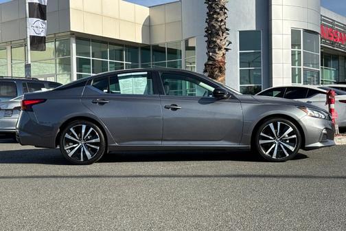 Gun Metallic 2021 Nissan Altima 2.5 SR