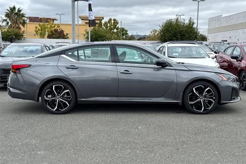 2025 Nissan Altima SR