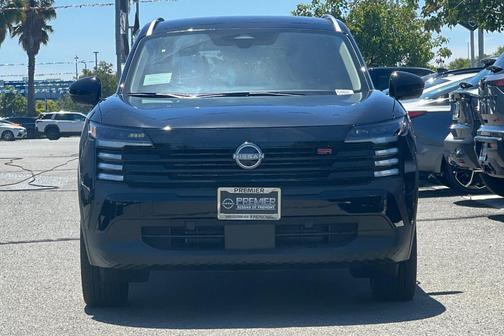 Super Black 2026 Nissan Kicks SR