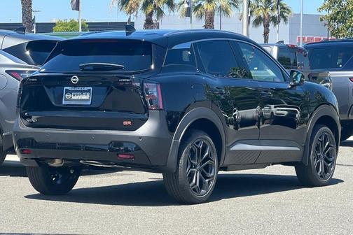 Super Black 2026 Nissan Kicks SR
