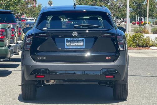 Super Black 2026 Nissan Kicks SR