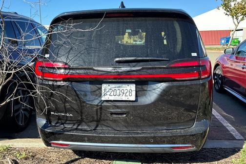 2023 Chrysler Pacifica Touring-L