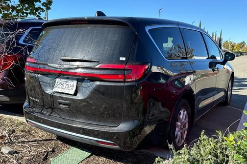 2023 Chrysler Pacifica Touring-L