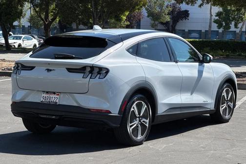 2022 Ford Mustang Mach-E Select