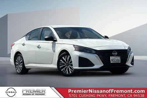 Glacier White 2025 Nissan Altima SV