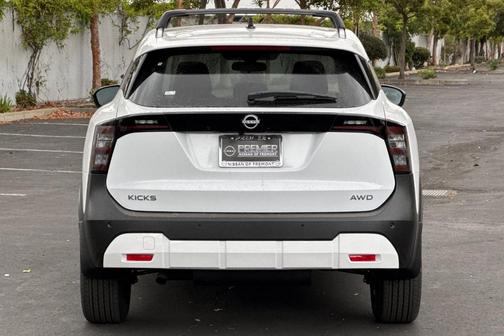 2026 Nissan Kicks SV