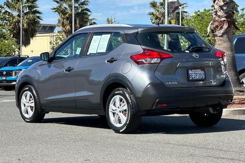 Gun Metallic 2018 Nissan Kicks S