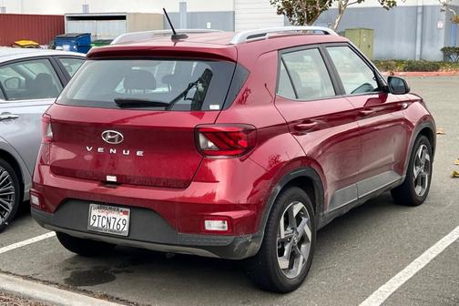 2025 Hyundai VENUE SEL