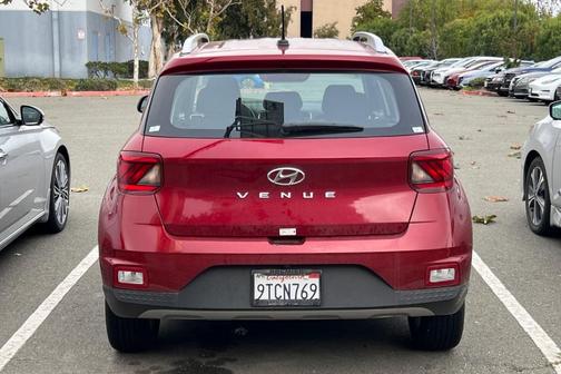 2025 Hyundai VENUE SEL