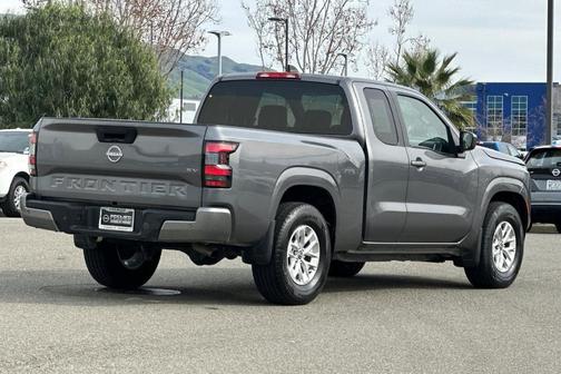 Gun Metallic 2024 Nissan Frontier SV