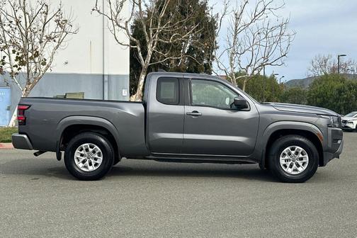 Gun Metallic 2024 Nissan Frontier SV