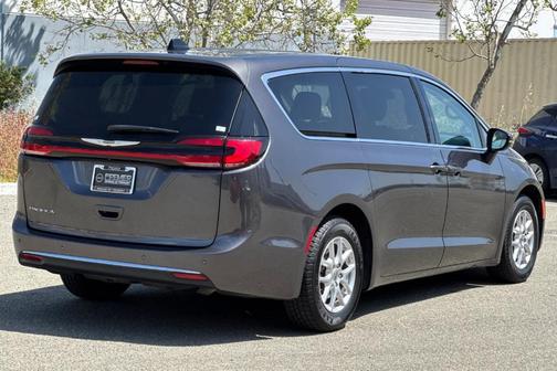 2023 Chrysler Pacifica Touring-L
