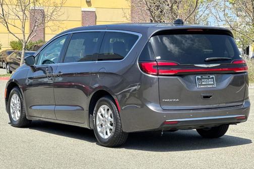 2023 Chrysler Pacifica Touring-L