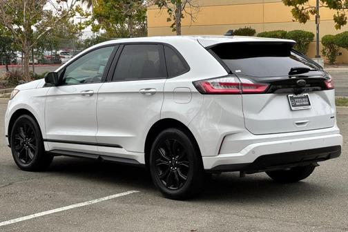 2023 Ford Edge SE